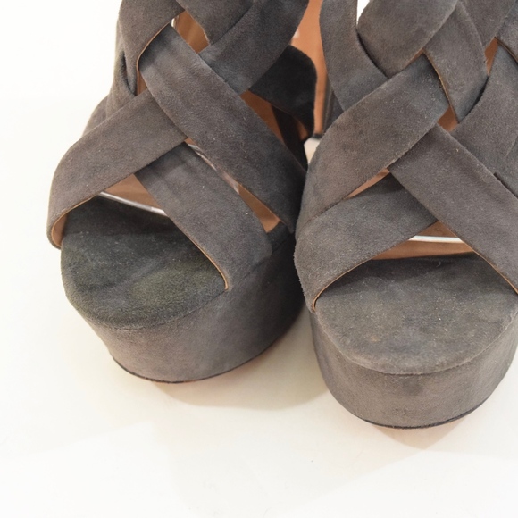 ❌SOLD❌Pour La Victoire Gray Suede Platform Pumps - Picture 2 of 8